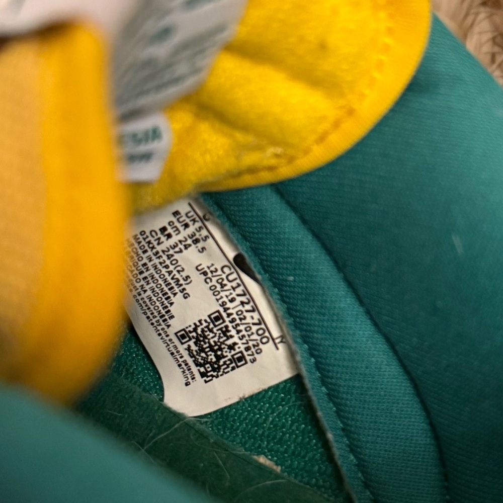 Nike Dunk Low Retro “Brazil” Sneakers - Picture 9 of 10